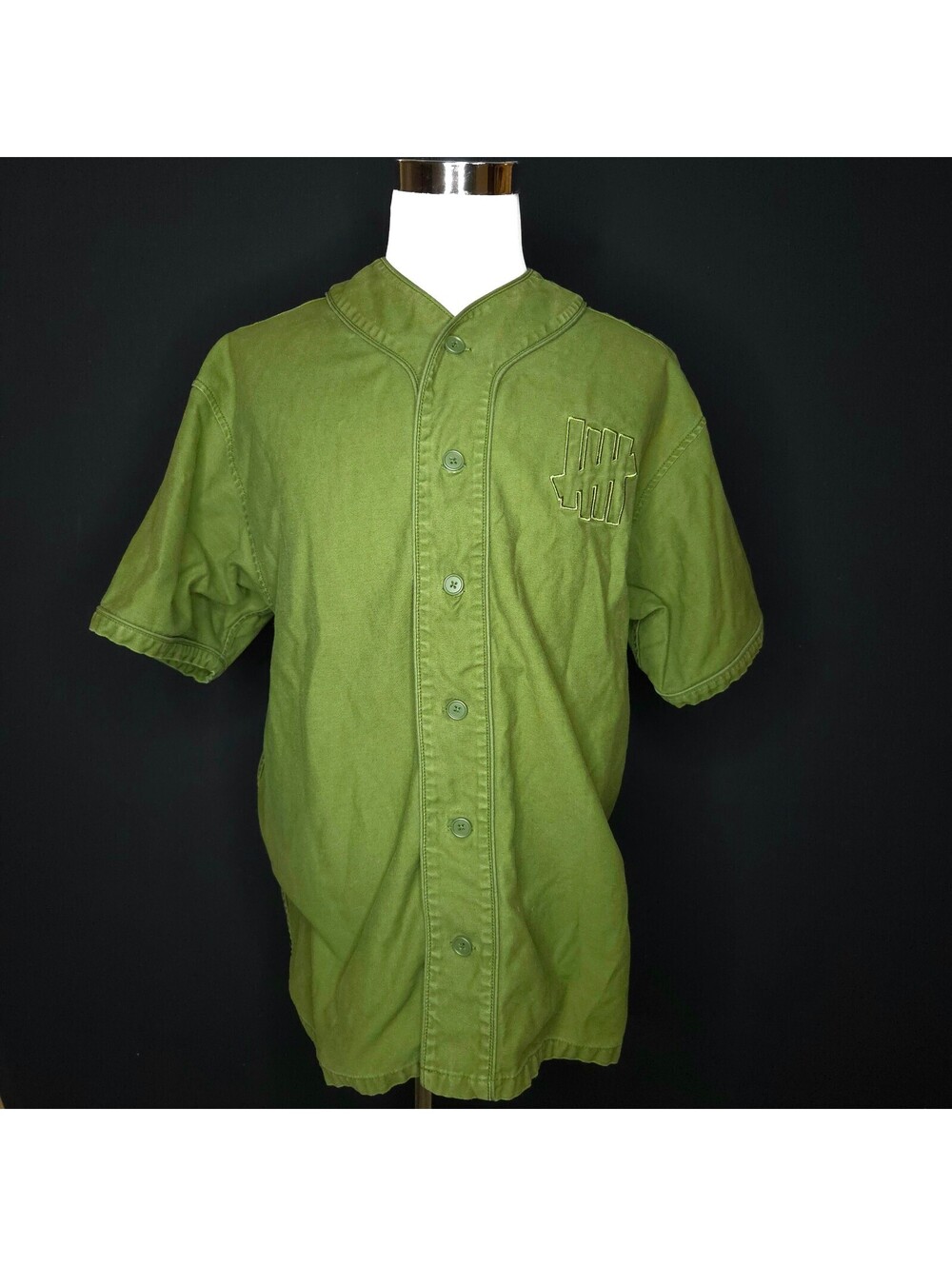 Undefeated Embroided Baseball Shirt Sz XL